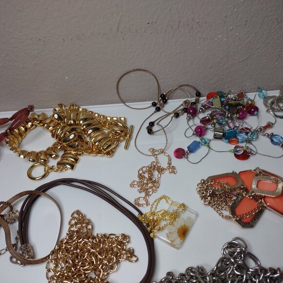 Lot Of Over 40 Necklaces - Picture 5 of 16